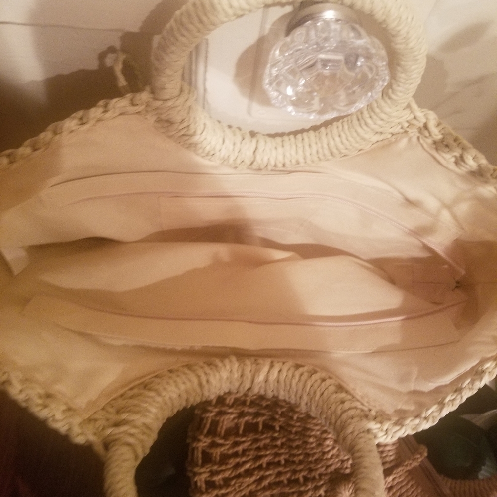 Rounded straw handbag